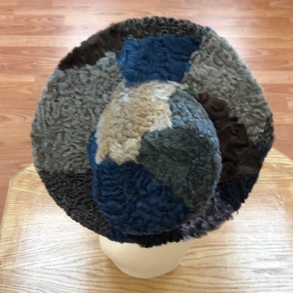 Women’s lamb shearling hat - Picture 4 of 5